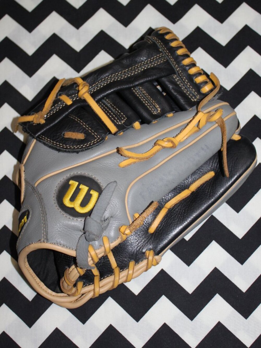 Right Hand Throw - Wilson A500 Youth Baseball Glove - Size: 12.5"